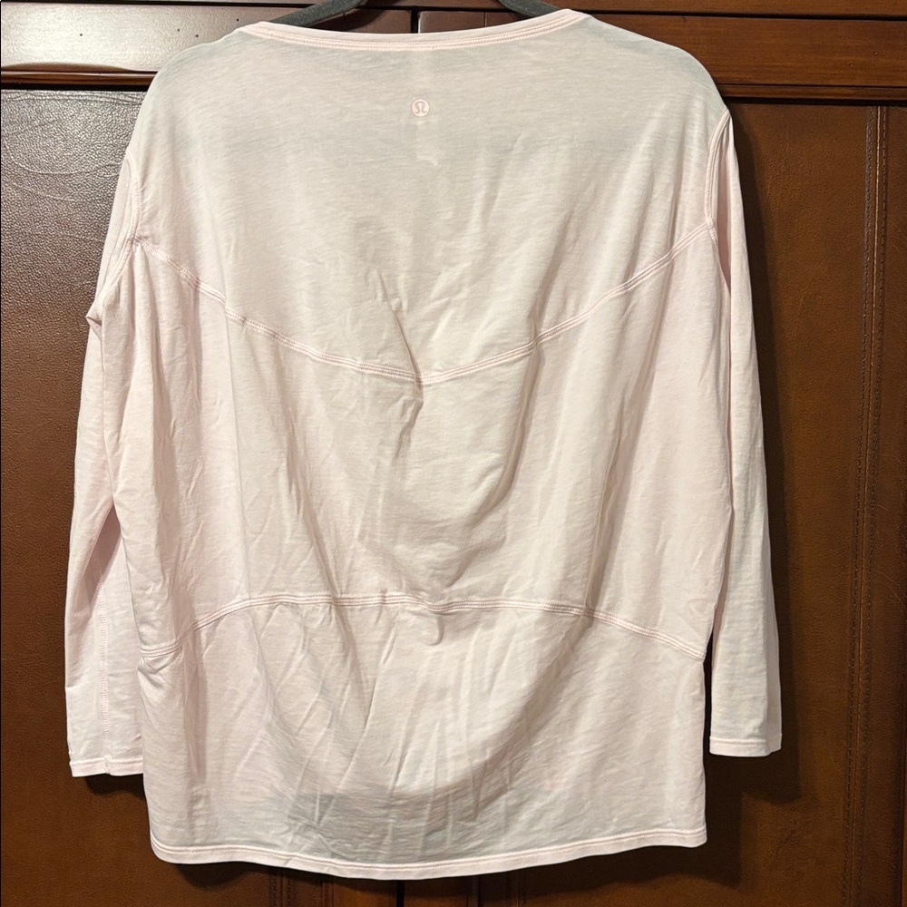 Lululemon Women’s Pink Long Sleeve Tee Relaxed Fit Stretch Sz 2 EUC Boat Neck - Picture 2 of 4